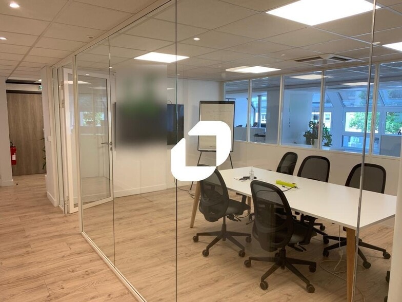 Office in Sèvres to rent - Interior Photo - Image 1 of 7