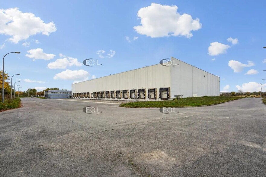 Industrial in SAINT-OUEN-L'AUMONE to rent - Building Photo - Image 3 of 12