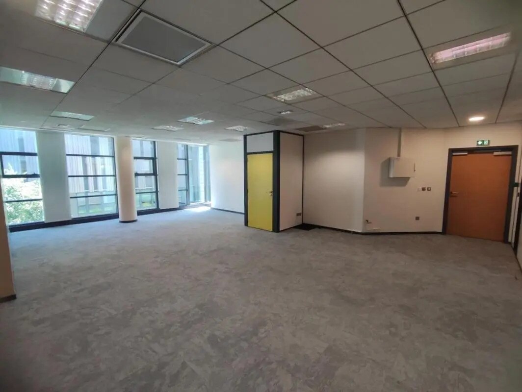 Office in Rouen to rent Building Photo- Image 1 of 4