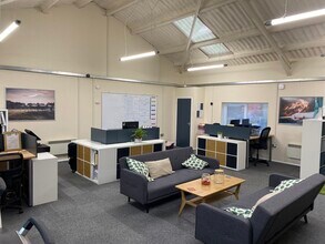 Ashampstead Cmn, Reading to rent Interior Photo- Image 1 of 4