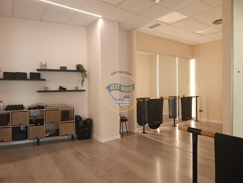 Retail in Ontinyent, Valencia for sale - Interior Photo - Image 2 of 13
