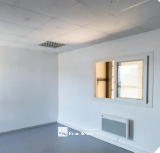 135-215 Rue Hélène Boucher, Rillieux-la-Pape to rent - Interior Photo - Image 2 of 6