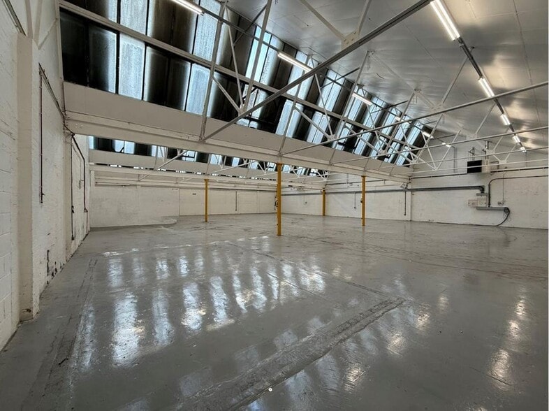 7-8 East Ln, Wembley to rent - Building Photo - Image 3 of 5