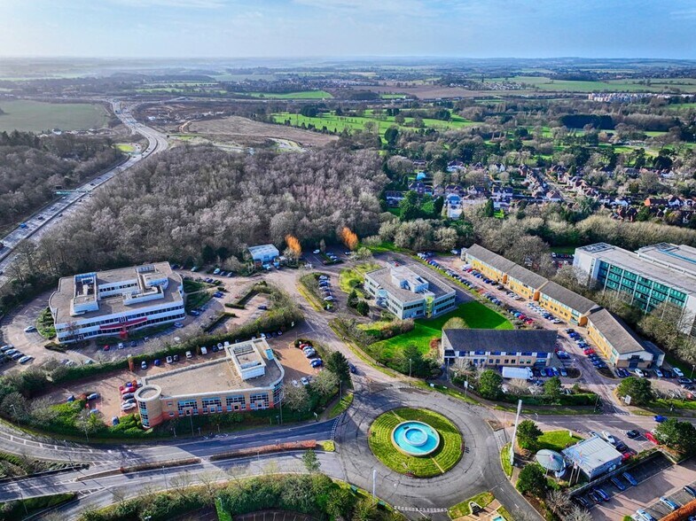 253 Capability Green, Luton to rent - Building Photo - Image 3 of 3