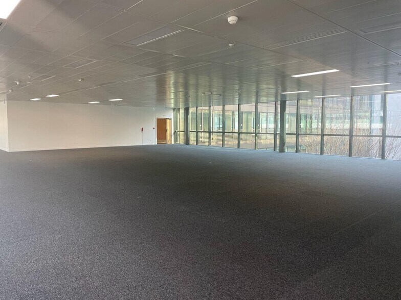 Office in Saint-Denis to rent - Building Photo - Image 3 of 26