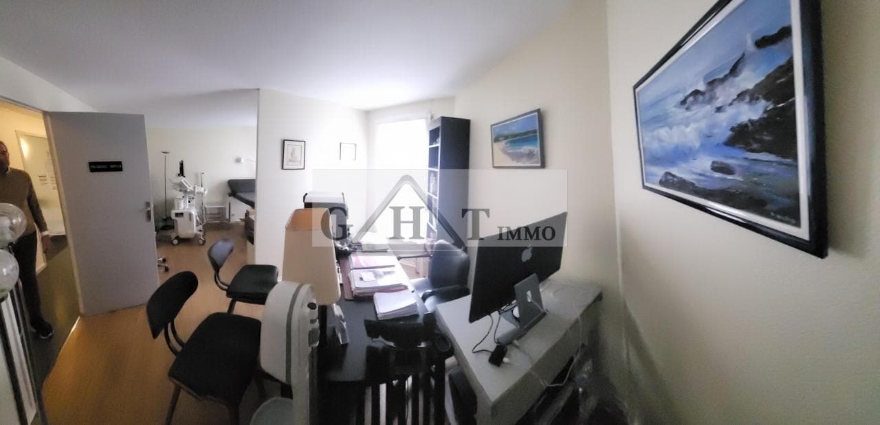 Office in Livry-Gargan to rent Interior Photo- Image 1 of 4