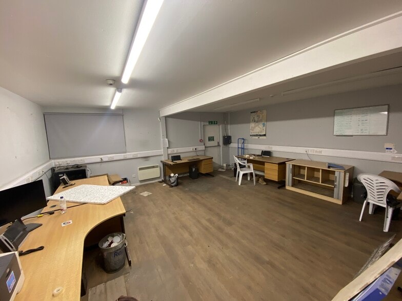 Motley Ml, Weyhill to rent - Interior Photo - Image 3 of 3