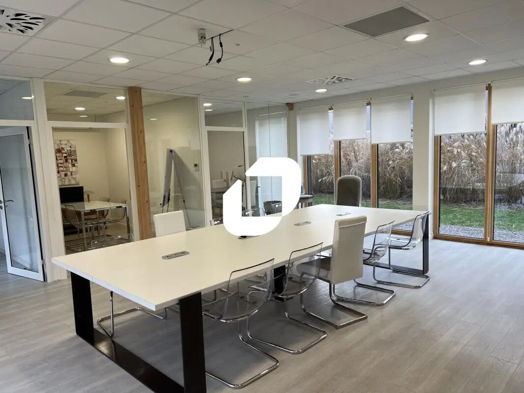 Office in VILLENEUVE-D'ASCQ to rent Interior Photo- Image 1 of 10