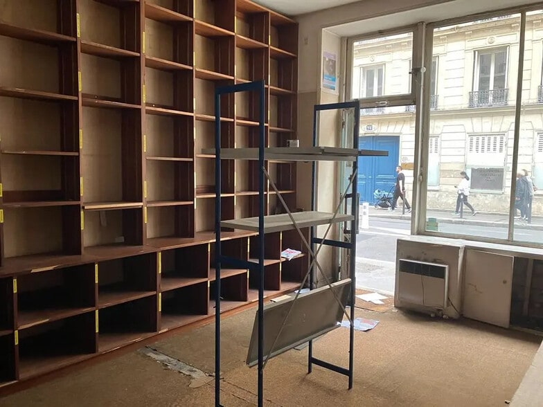 Retail in Paris for sale - Interior Photo - Image 2 of 7