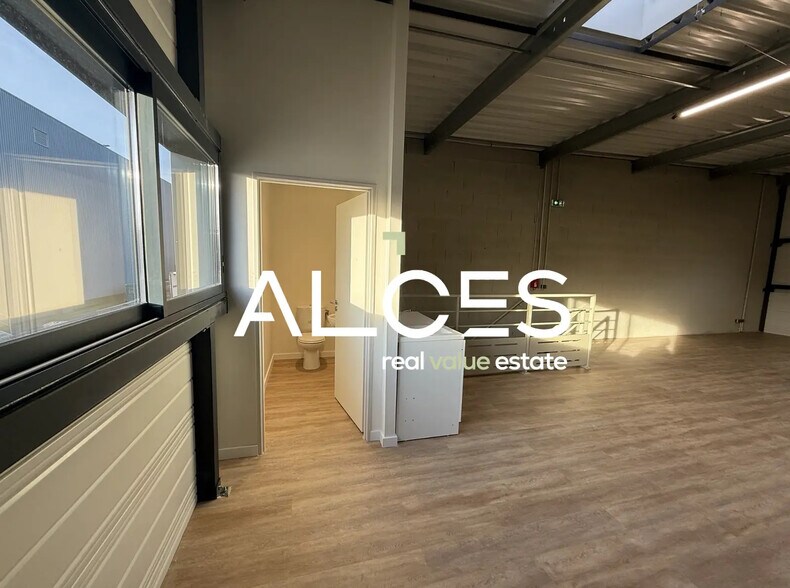 Light Industrial in Gradignan to rent - Interior Photo - Image 2 of 6