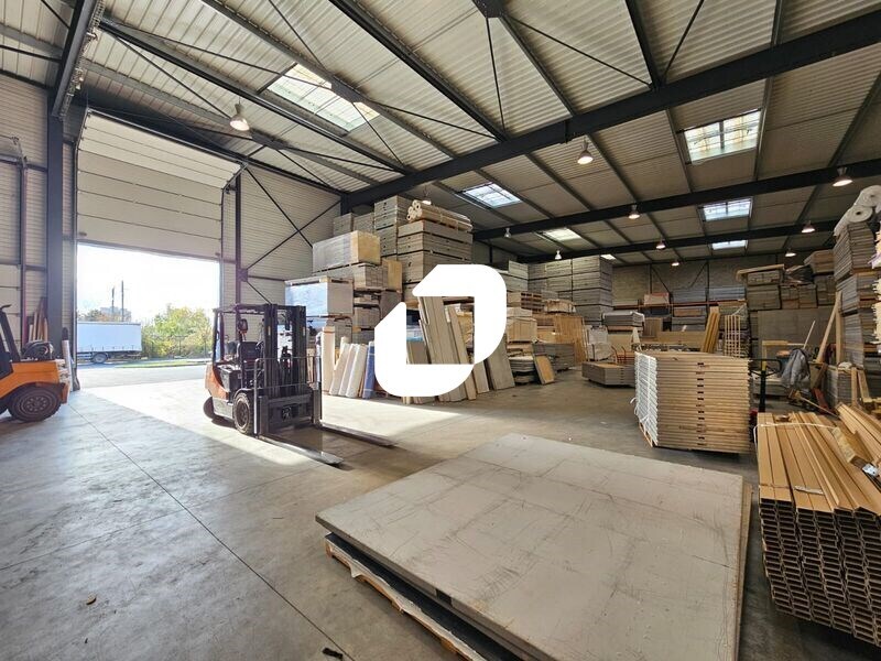 Location Local d'activités 785 m² - Photo 1