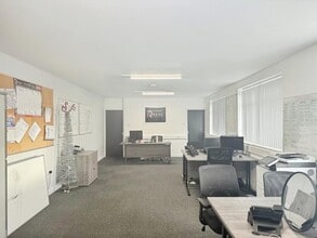 Kennedy Rd, Manchester to rent Interior Photo- Image 2 of 5