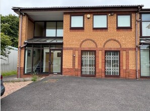 Amber Clos, Tamworth to rent Building Photo- Image 2 of 8