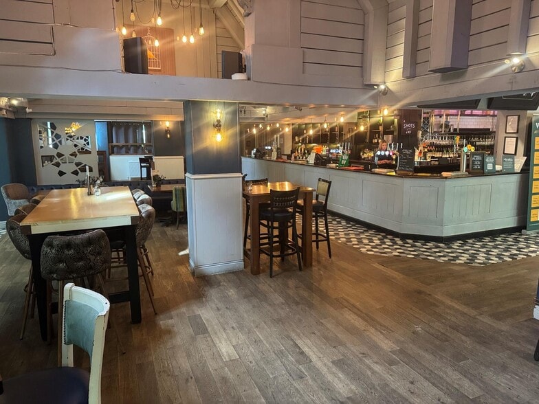 John Gilbert, Leigh Rd, Manchester for sale - Interior Photo - Image 3 of 10