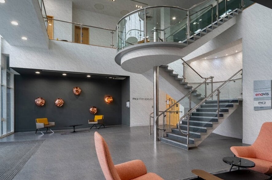 1A Guildford Business Park, Guildford to rent - Building Photo - Image 3 of 5