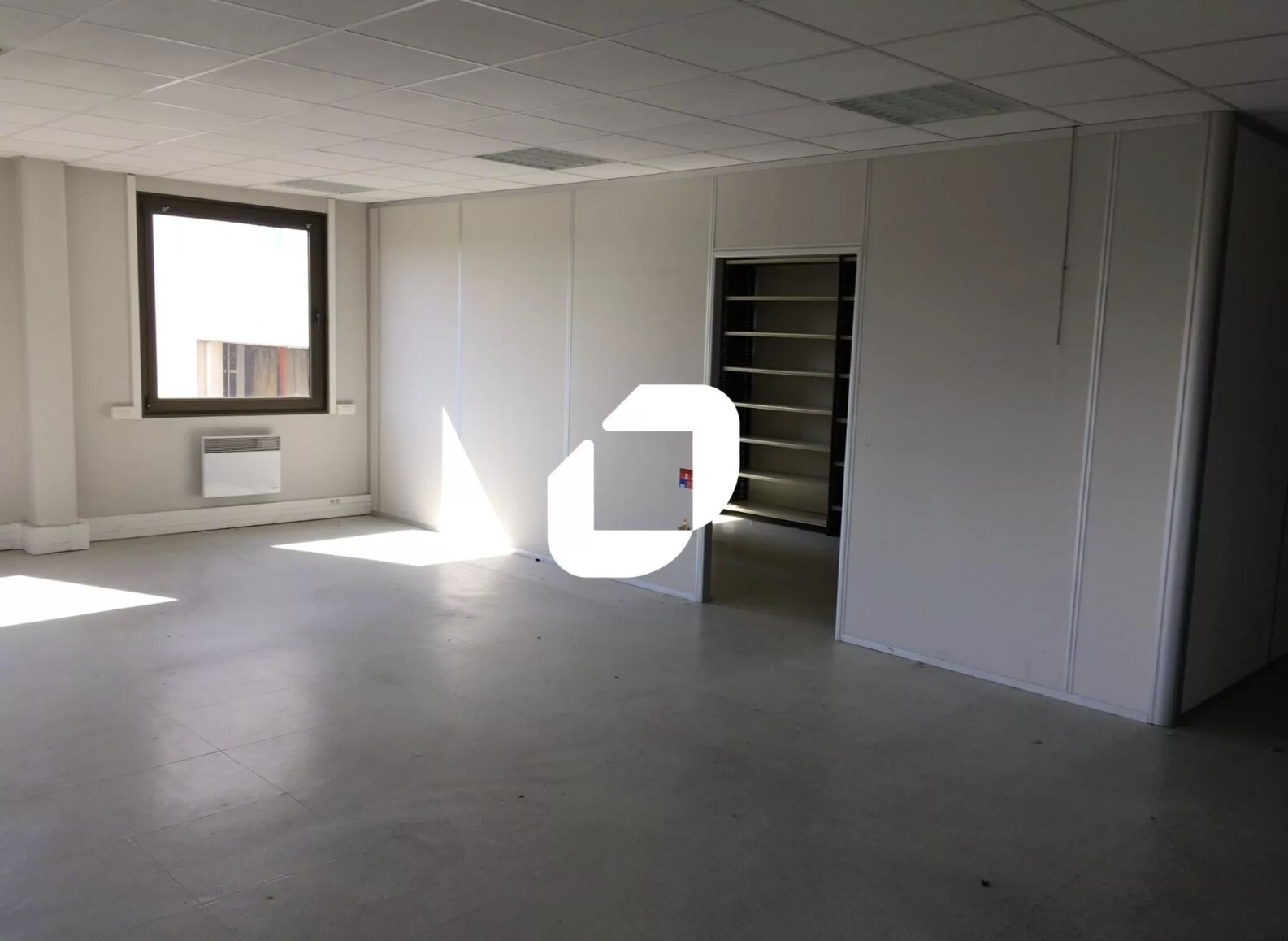 Office in Lisses to rent Interior Photo- Image 1 of 1