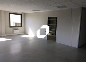 Office in Lisses to rent Interior Photo- Image 1 of 1