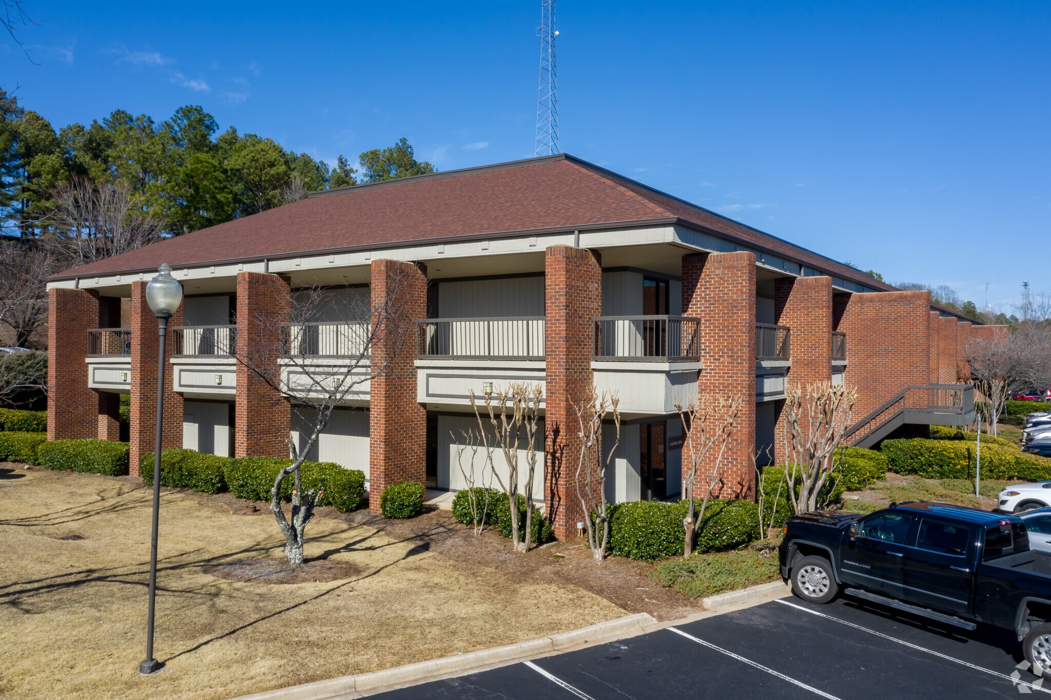 529 Beacon Pky W, Birmingham, AL to rent Building Photo- Image 1 of 15