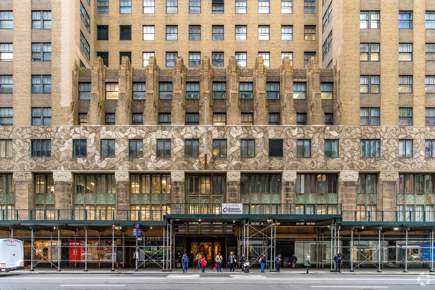 122 E 42nd St, New York, NY to rent - Building Photo - Image 3 of 5