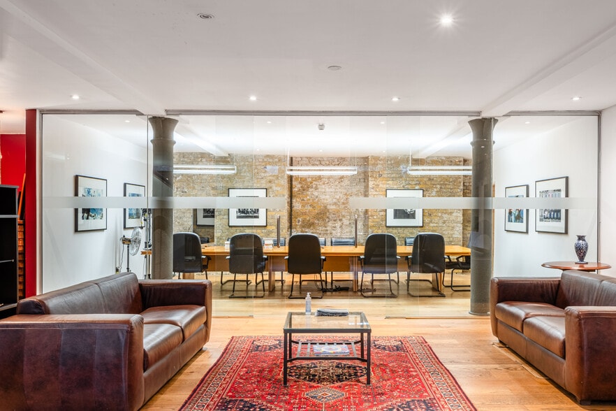66 Royal Mint St, London to rent - Building Photo - Image 3 of 21