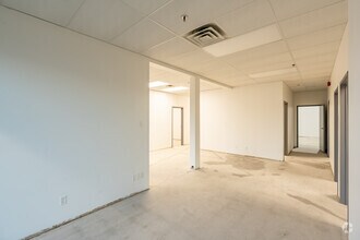 2500 Rue Jean-Perrin, Québec, QC for rent Interior Photo- Image 2 of 2