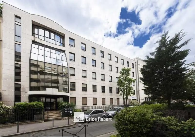 Office in Lyon to rent Building Photo- Image 1 of 20