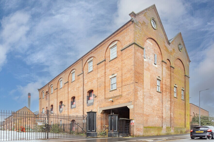 Light Industrial in 55 Station St, Burton-On-Trent for sale - Primary Photo - Image 1 of 1