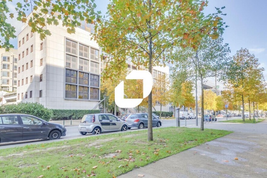 Office in Noisy Le Grand for sale - Building Photo - Image 2 of 6