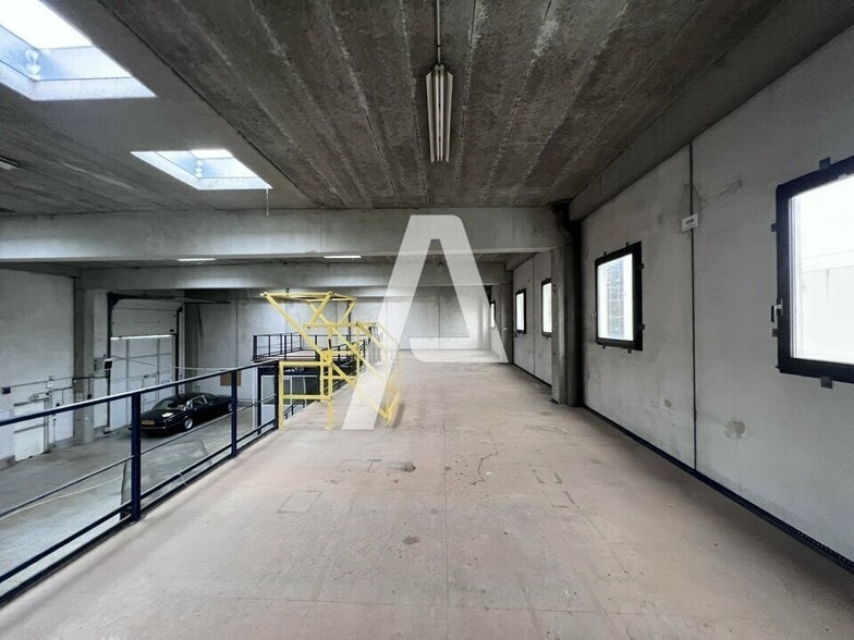15 Route De Fontainebleau, Vitry-sur-Seine to rent - Interior Photo - Image 3 of 5