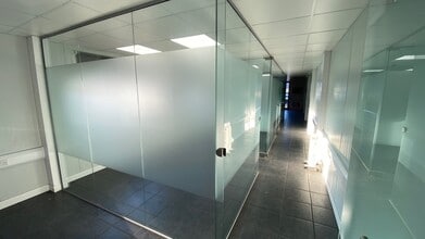 Unit R4 Offices, Northfleet Industrial Est, Lower Rd, Northfleet to rent Building Photo- Image 1 of 1