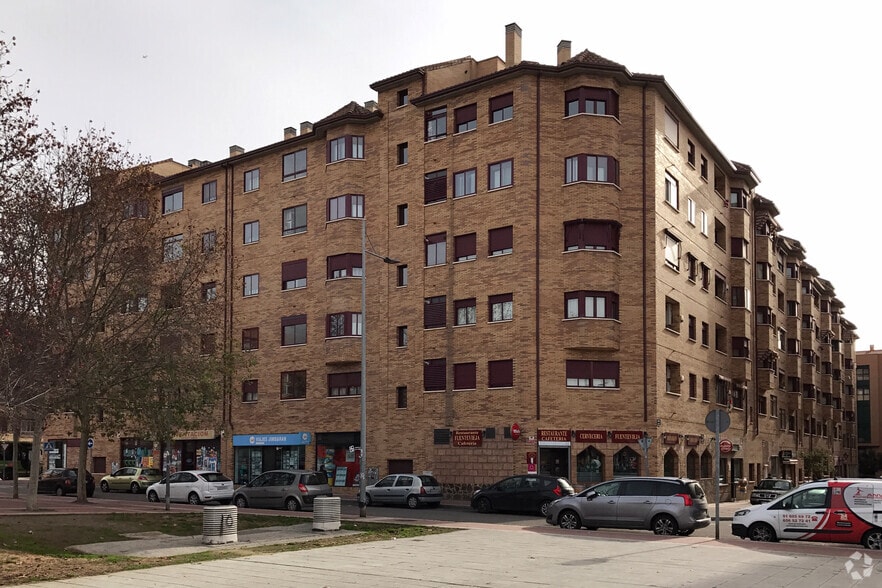 Calle Pila, 2, Parla, Madrid to rent - Building Photo - Image 2 of 2