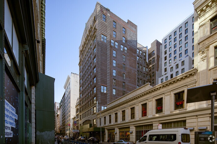 44 W 18th St, New York, NY for rent - Building Photo - Image 1 of 5