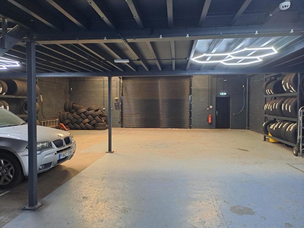 2-16 Woodfield Rd, Welwyn Garden City, HRT AL7 1JQ - Unit 16 - - Interior Photo - Image 2 of 5