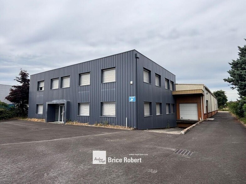 21 Rue Lavoisier, Chassieu to rent - Building Photo - Image 2 of 8