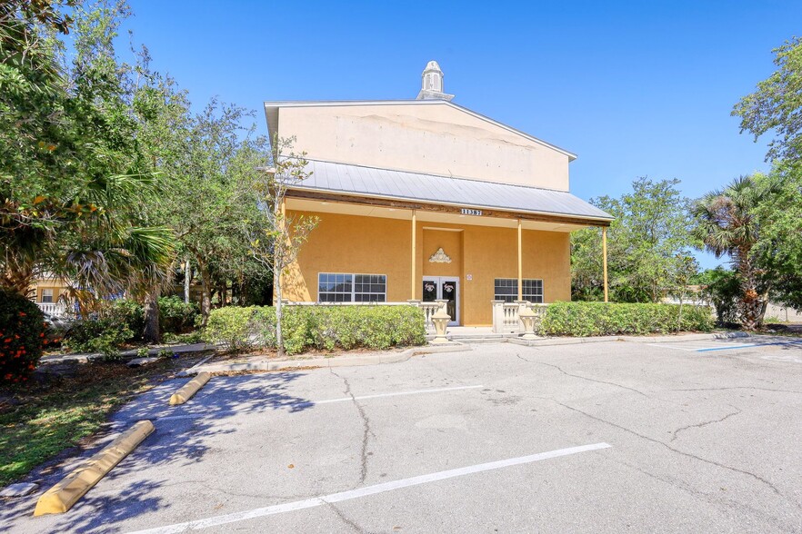 11387 Tamiami Trl, Naples, FL for sale - Building Photo - Image 1 of 1