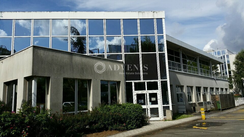 13 Avenue Morane Saulnier, Vélizy-Villacoublay to rent - Building Photo - Image 3 of 4