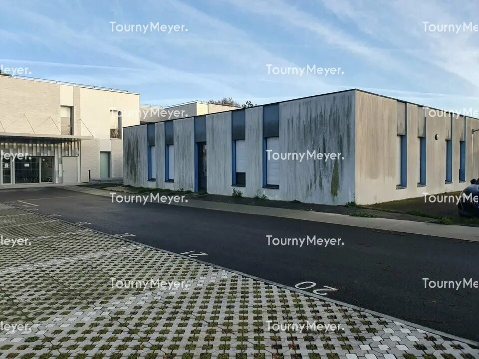 Location Bureaux 305 m² - Photo 1