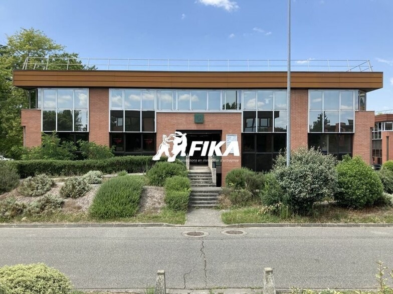 50 Rue Jean Bart, Labège to rent - Building Photo - Image 3 of 5