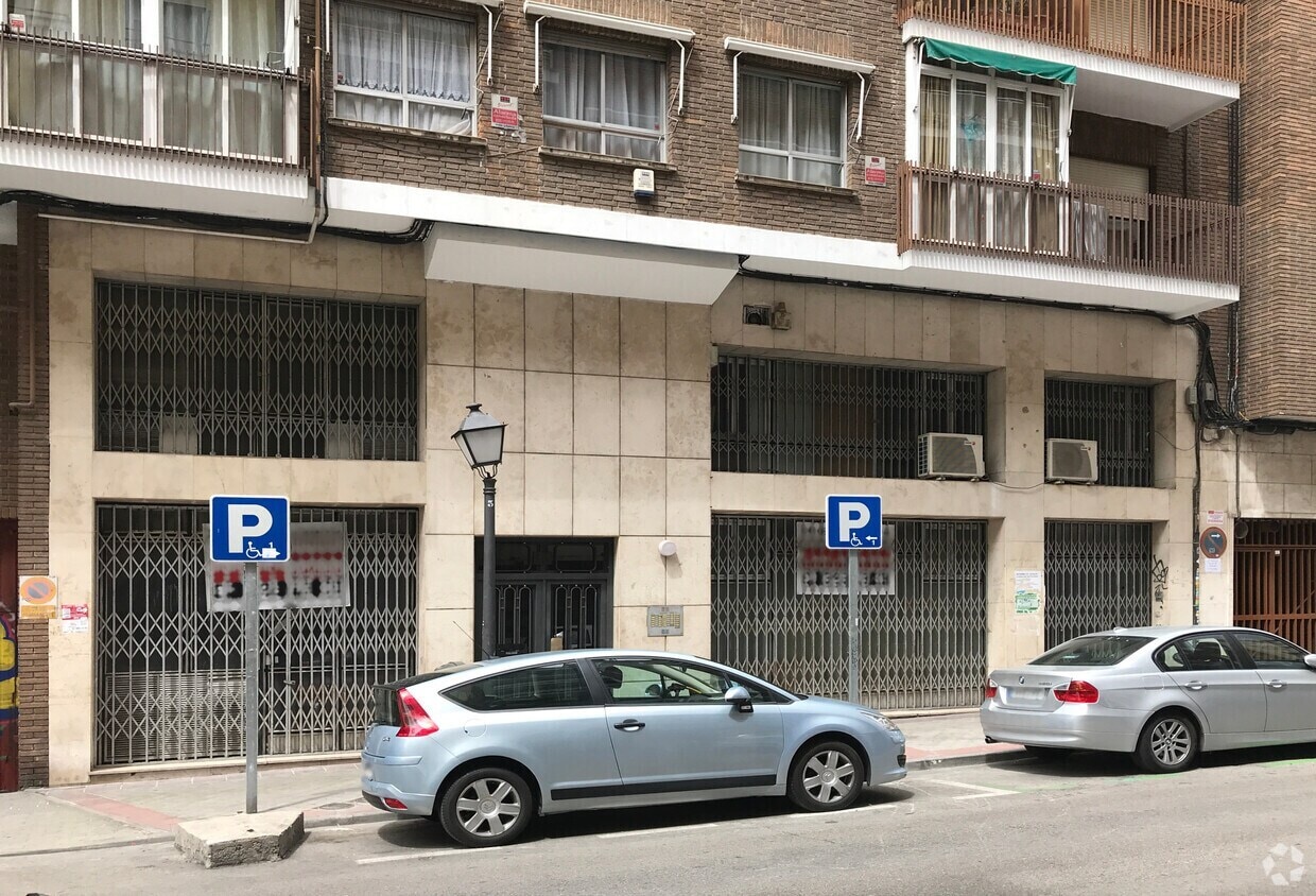 Retail in Madrid, Madrid to rent Primary Photo- Image 1 of 2