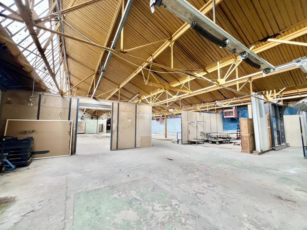 Light Industrial in Saint-Maur-des-Fossés to rent Building Photo- Image 1 of 8