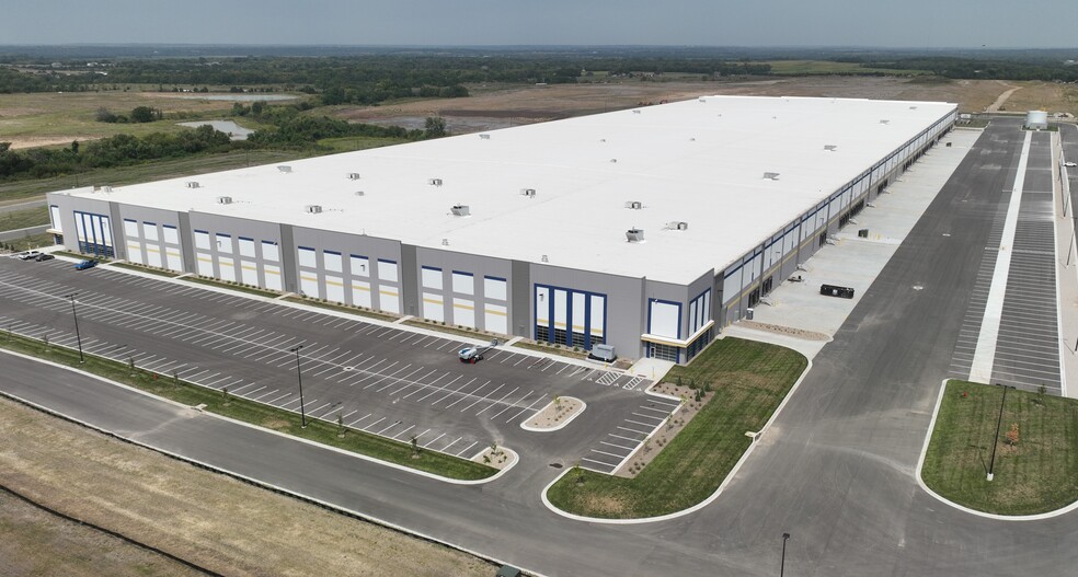 Flint Commerce Center, De Soto, KS for rent - Building Photo - Image 1 of 6