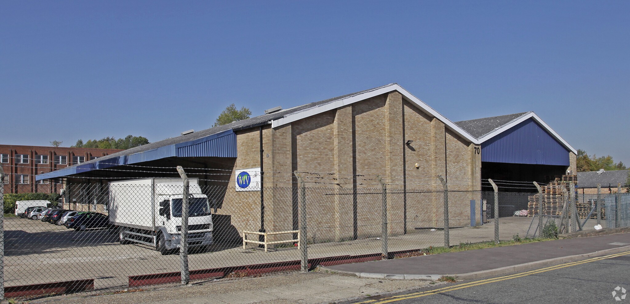 70-74 Bilton Way, Luton for sale Primary Photo- Image 1 of 1