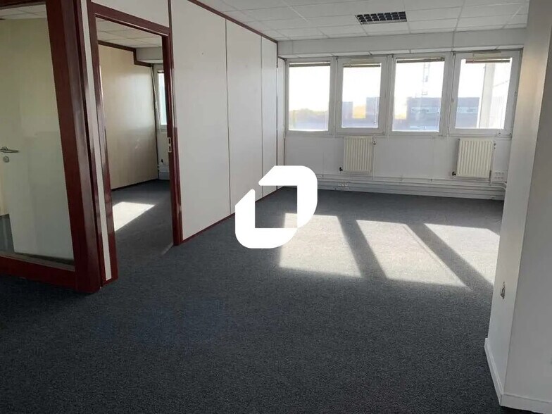 Office in Massy to rent - Interior Photo - Image 3 of 12