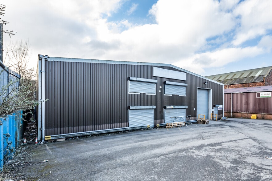 Stalybridge Industrial Estate, Stalybridge to rent - Building Photo - Image 3 of 5