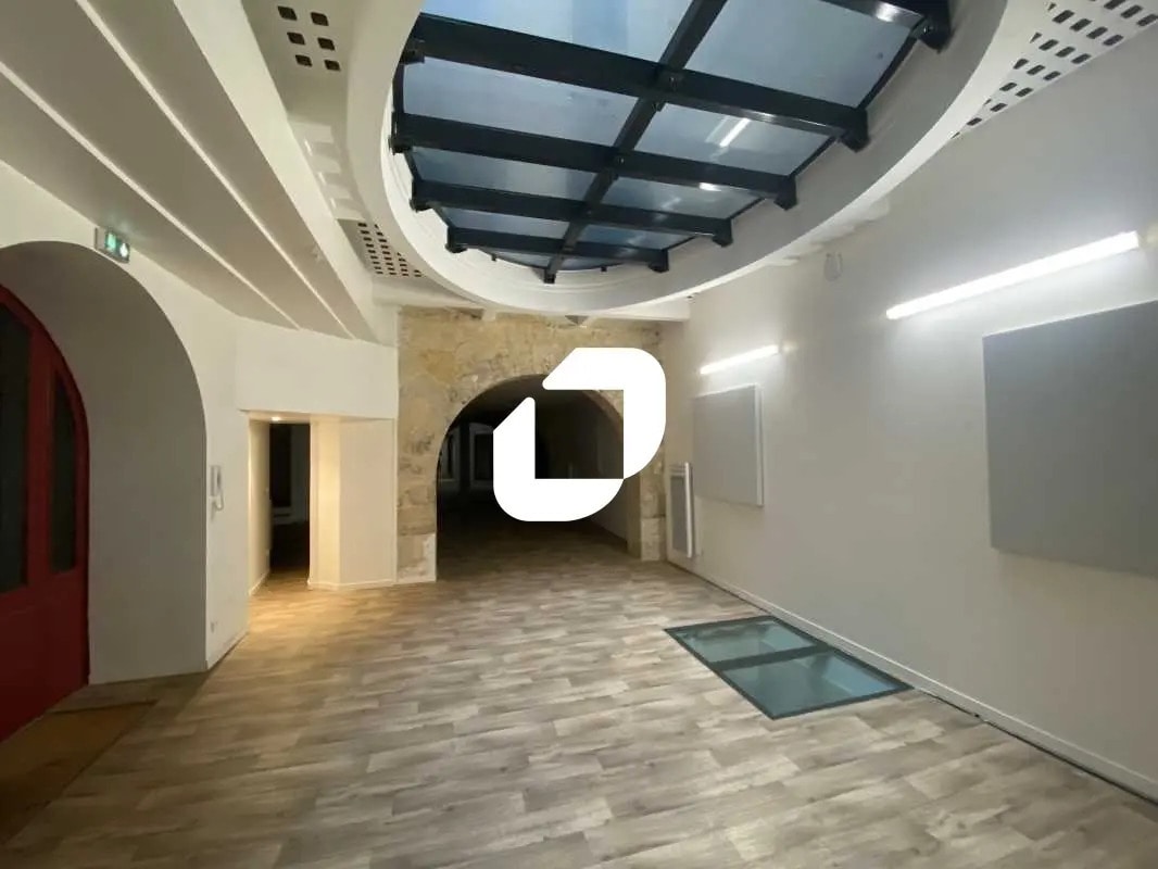 Office in Bordeaux for sale Interior Photo- Image 1 of 17