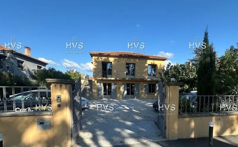 Office in Aix-en-Provence to rent - Building Photo - Image 2 of 11