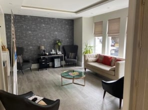 Portsmouth Rd, Esher to rent Interior Photo- Image 2 of 2