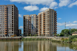 7 Drydock Sq, Barking for sale Primary Photo- Image 1 of 4