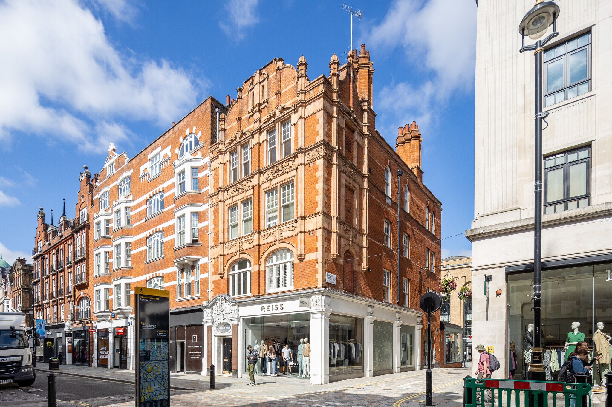 116 Long Acre, London for sale Primary Photo- Image 1 of 1