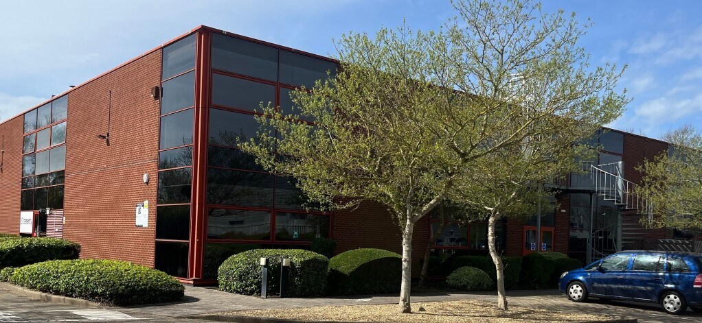 317 Airspeed Rd, Portsmouth to rent Primary Photo- Image 1 of 2